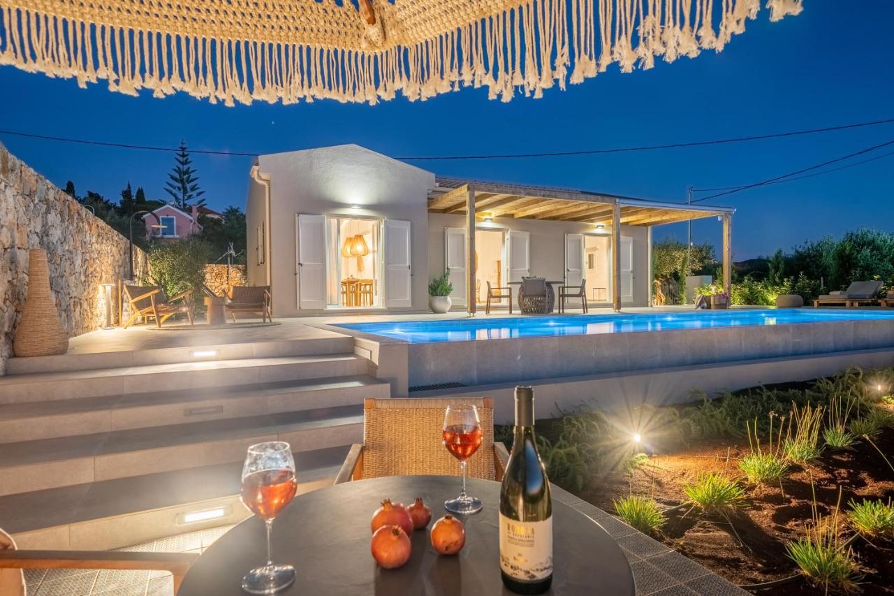 Summer Breeze Villa Tzamarelata Exterior photo
